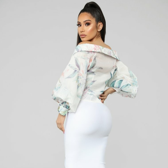 NWT Fashion Nova Spring Break Floral Top - Picture 2 of 4